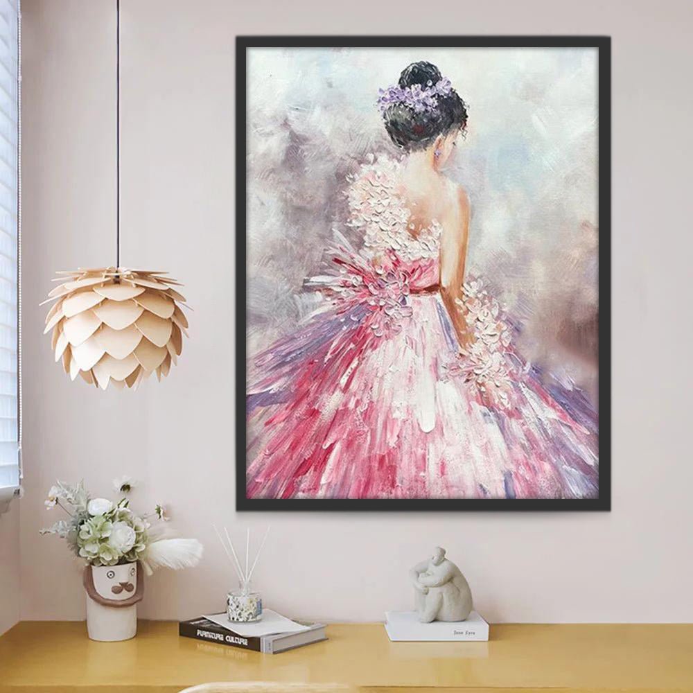 Femme en Robe Rose Peinture par Numéros