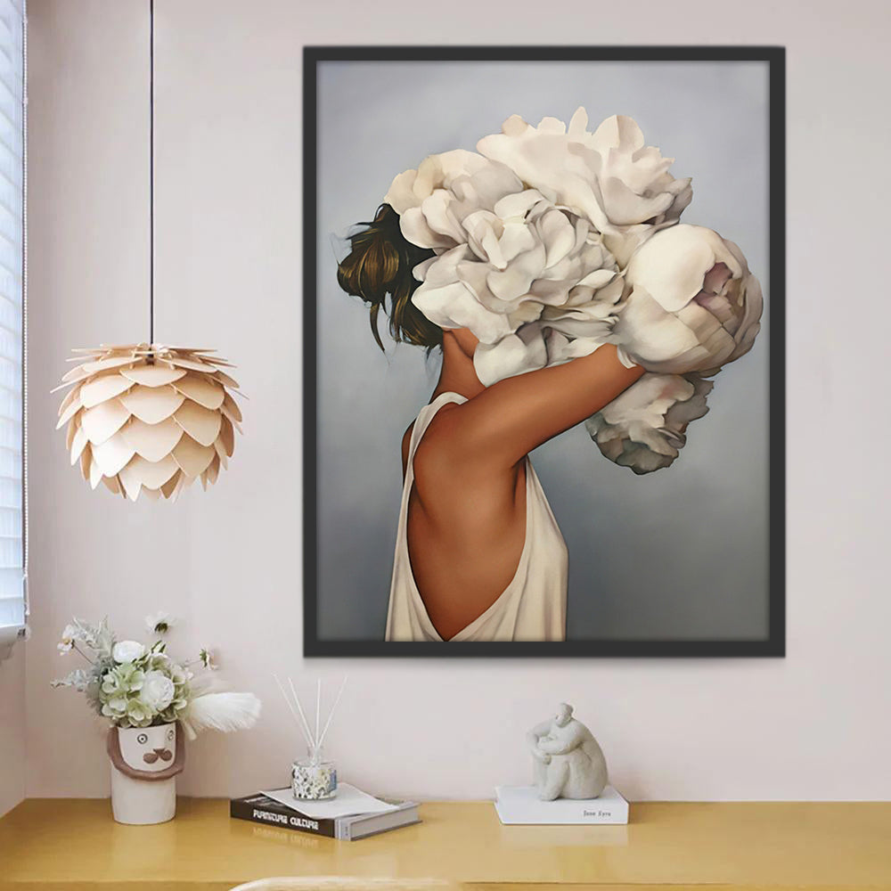 Femme et Grandes Roses Blanches Peinture par Numéros