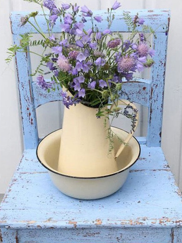 Fleur Violette et Chaise Bleue Peinture par Numéros