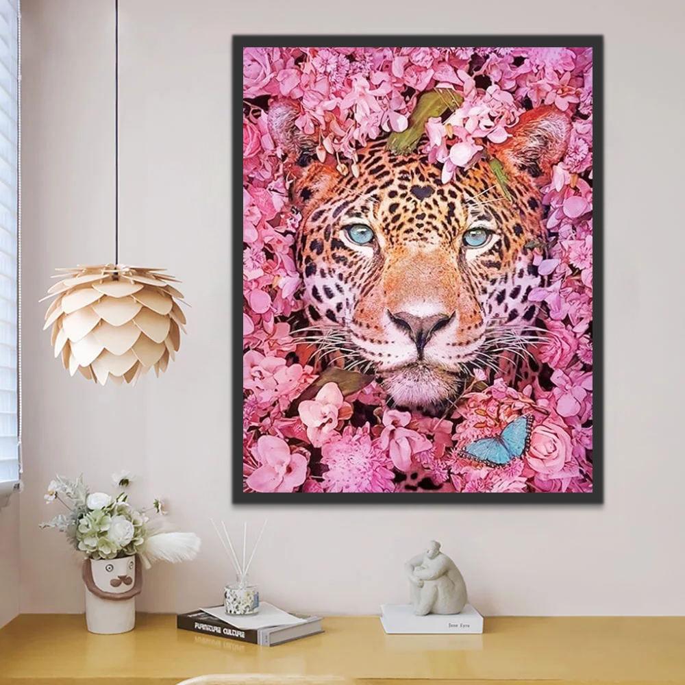 Léopard an Milieu de Fleurs Roses Peinture par Numéros