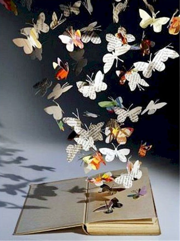 Papillons de Papier dans le Livre Peinture par Numéros